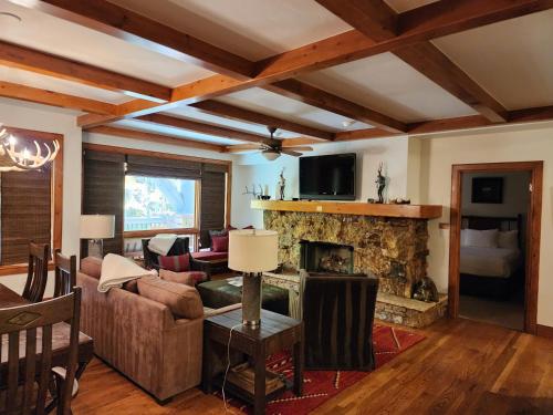 Bear Paw Lodge Bachelor Gulch Ski In Ski Out in Avon, USA