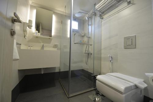 2 twin beds