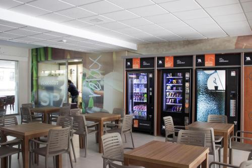 Hotel Oasis Park - image 4