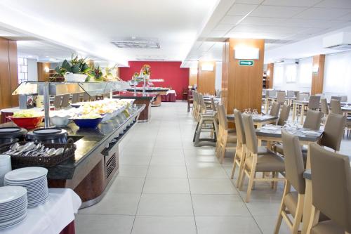 Hotel Oasis Park - image 10