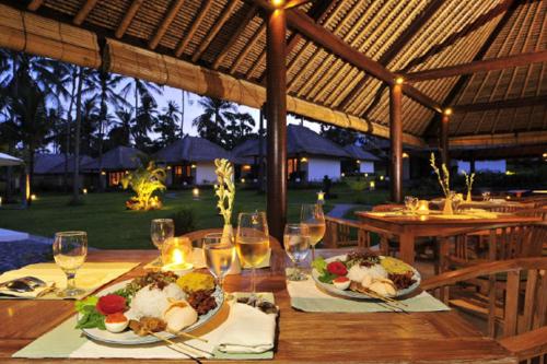 餐廳, 庫布英達潛水溫泉度假村 (Kubu Indah Dive & Spa Resort) in 圖蘭本