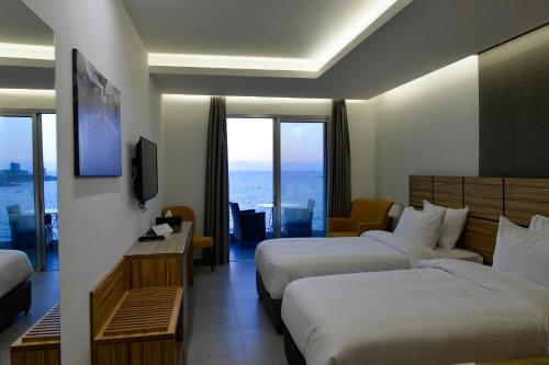 2 twin beds
