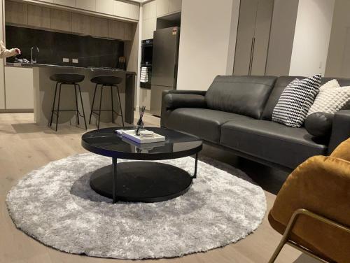 Superior 3 Bedroom 2 Bathroom Apt Melbourne CBD