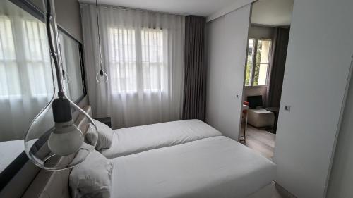 Disneyland Deluxe flat, outside pool, Climatisation, 1 min to Disney Parks