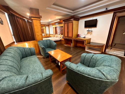 Hotel Gajraj Near M G Marg - Dikchu