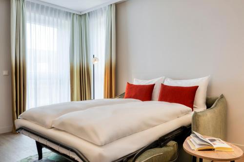 2 twin beds, 1 sofa bed