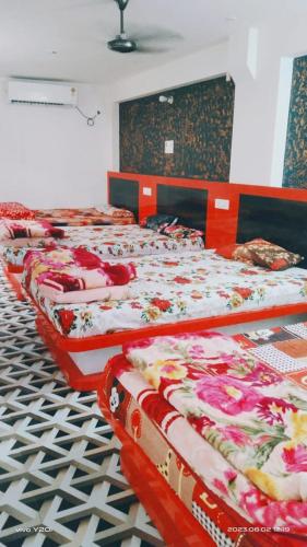 Varsha Room Service-kamal penter in Omkareshwar