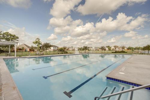 4 Mi to Six Flags Spring Vacation Home in Klein