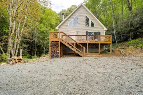 Greystone Creekside Cabin Hike, Fish and Explore! in Marion (NC)