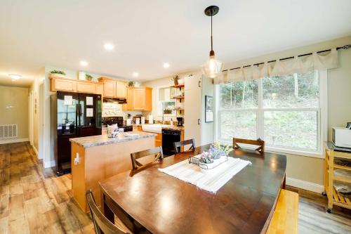 Greystone Creekside Cabin Hike, Fish and Explore! in Marion (NC)