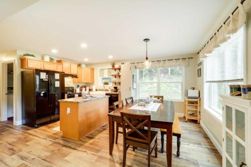 Greystone Creekside Cabin Hike, Fish and Explore! in Marion (NC)