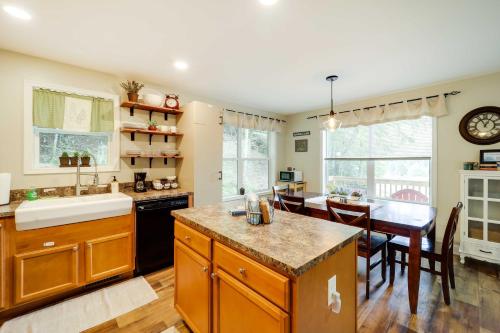 Greystone Creekside Cabin Hike, Fish and Explore! in Marion (NC)