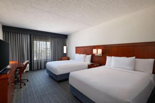 2 queen beds