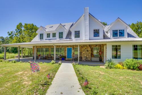 Spacious and Secluded Shook Home with Private Hot Tub!