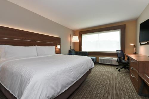 Holiday Inn Express & Suites Charlotte - Ballantyne, an IHG Hotel