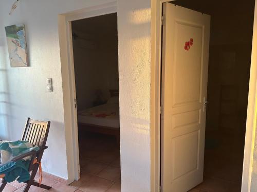 Océan bleu 972 Beige N 1 (Ocean bleu 972 Beige N 1) in Les Anses-d'Arlet