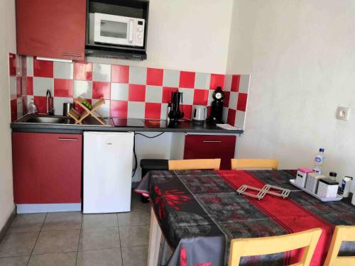 Kitchen, Appartement T2 - Golf de Fontcaude - Residence Cote Green a Juvignac 34990 in Fontcaude