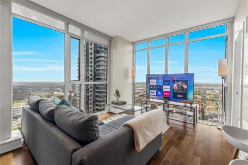 Ultra Luxurious 2.5 Bedroom 2 Full Bathroom 1 Parking Condo Near SQ1 Striking Views - Apartment - Mississauga