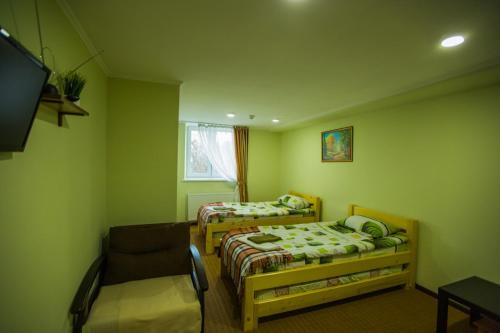 2 twin beds
