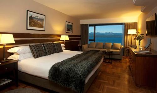 Deluxe Guest Room with 1 King, Lake view