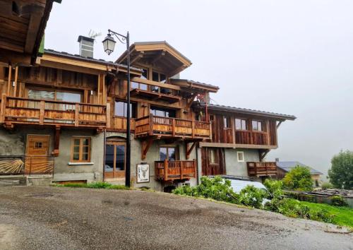 Chalet de 5 chambres avec sauna terrasse amenagee et wifi a Champagny en Vanoise a 1 km des pistes
