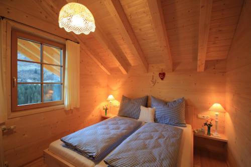 4 bedrooms, 5 beds