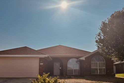 House at Clear creek - Just 2 miles to Ft Cavazos , Adventhealth in Killeen, USA