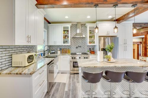Stylish Waterfront Lake Wales Home Rental with Dock! in Lake Wales, USA