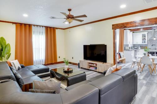 Stylish Waterfront Lake Wales Home Rental with Dock! in Lake Wales, USA
