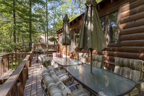 Rustic Luxury in the Pocono Mountains - Stag Lodge in Pocono Lake, USA
