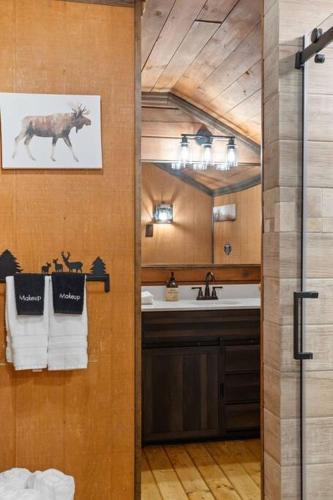 Rustic Luxury in the Pocono Mountains - Stag Lodge