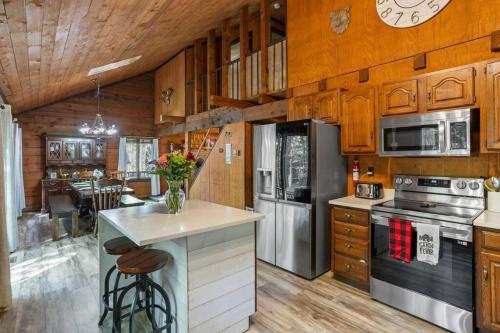 Rustic Luxury in the Pocono Mountains - Stag Lodge