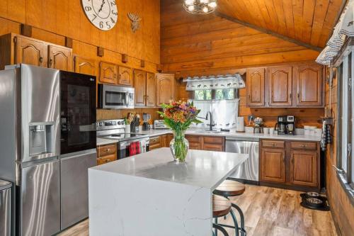 Rustic Luxury in the Pocono Mountains - Stag Lodge