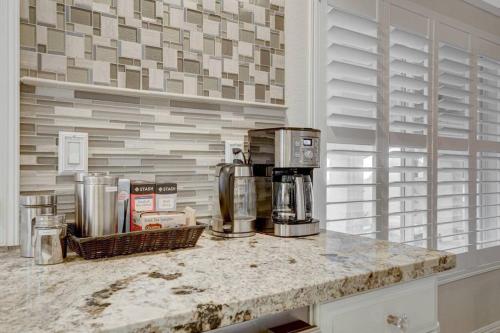 Beautiful 5BR w/King Beds, Pool & Hot Tub, Games, Las Vegas (zdjęcie 8)
