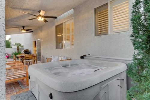 Beautiful 5BR w/King Beds, Pool & Hot Tub, Games, Las Vegas (zdjęcie 9)