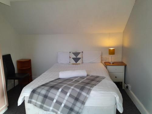 Budget Loft room, Shared guest house by University R10 chambre d'hôte Gorseinon