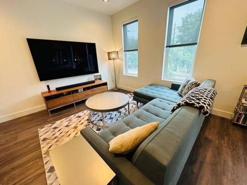 Downtown Denver Smart House - Tap to explore photos