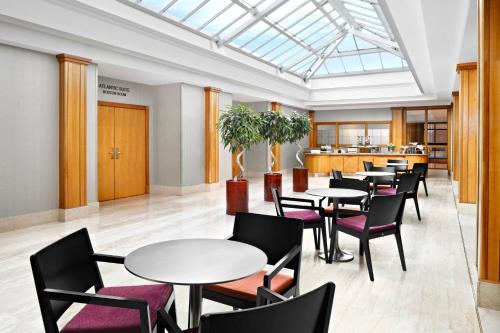 Sheraton Skyline Hotel London Heathrow - image 11