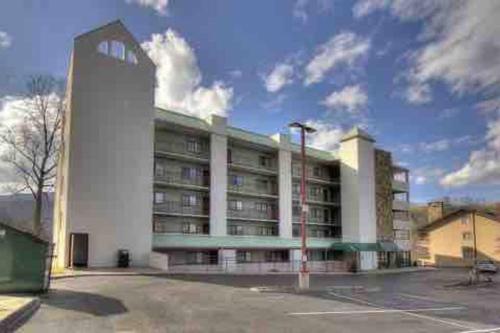 Downtown Gatlinburg Condo! 2 Nt Min-3 NT Holiday Min in Gatlinburg, USA