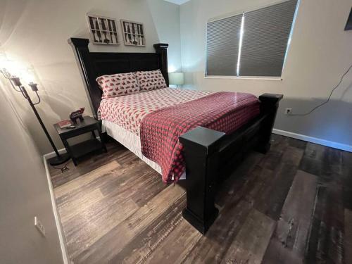 Downtown Gatlinburg Condo! 2 Nt Min-3 NT Holiday Min in Gatlinburg, USA