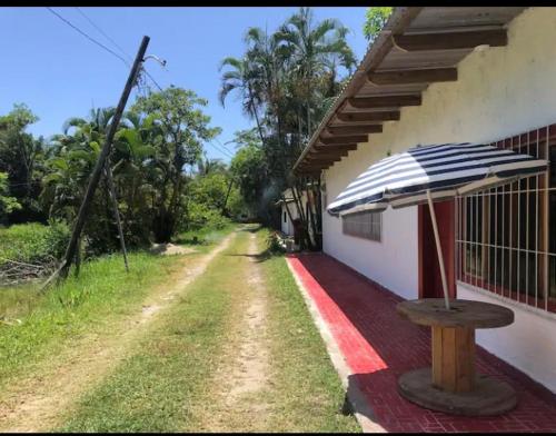 Rural cotage and sandy bay in เตลา