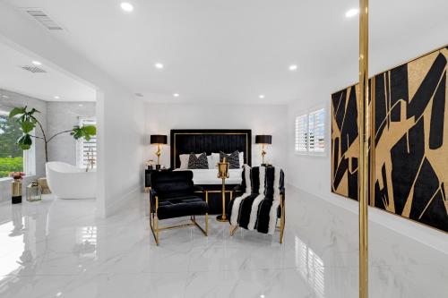 MIA MANSION W/ POOL / BBQ /CABANNA / OUTDOOR BAR in Sunset