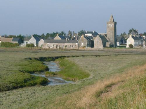 Charming holiday home with a large garden in the Cotentin