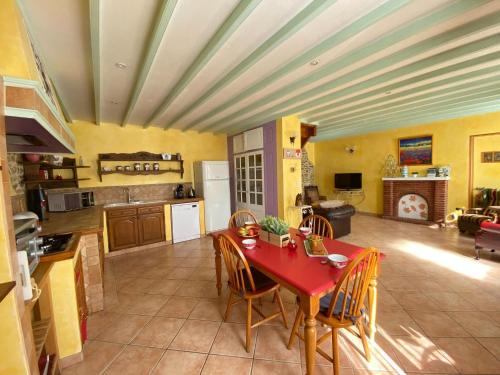 Charming holiday home with a large garden in the Cotentin