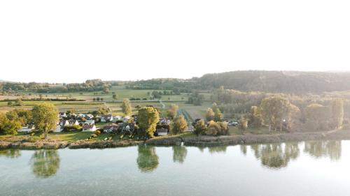 Wunderschönes Haus am See - Seeblick, großer Garten, Südbalkon, Carport & Smart-TV