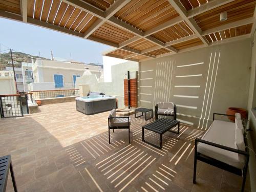 Karstais baseins, Andros 4 All Seasons Villas & Suites in Ormos Korthiou (Cyclades)