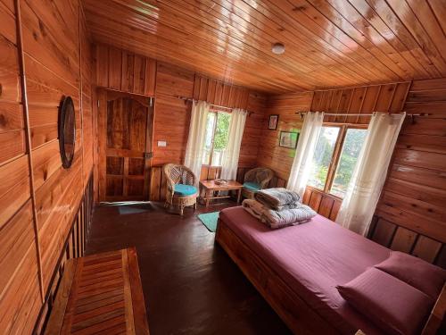 Hilltop Hideaway Inn Homestay