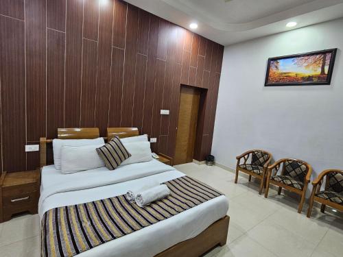 King Room image 2