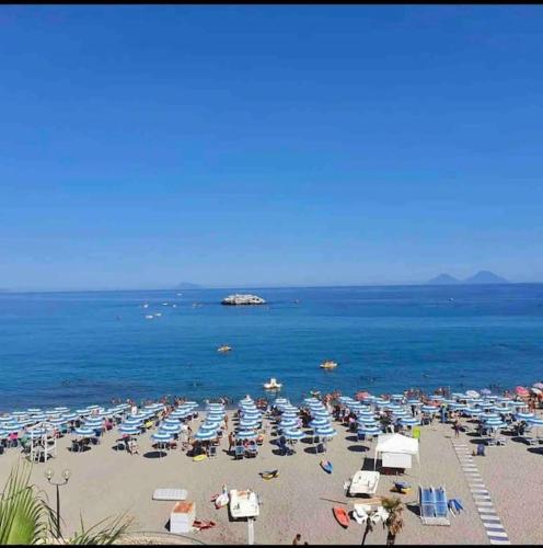 Attico una finestra sulle Isole Eolie in Brolo