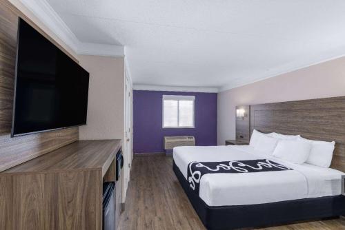 La Quinta Inn by Wyndham Kansas City Lenexa - image 11